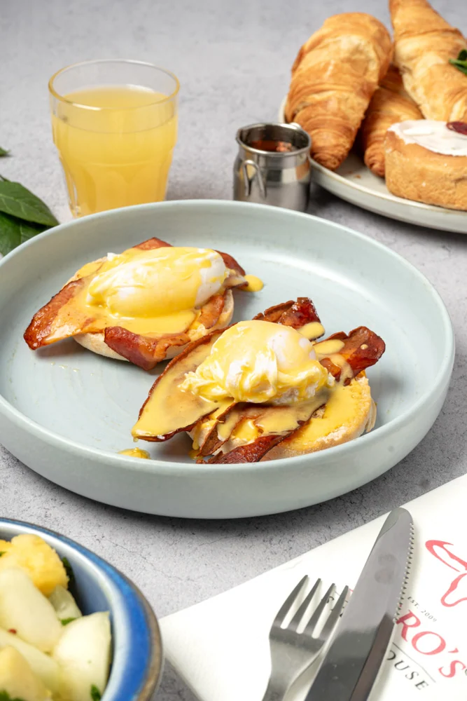 Eggs benedict